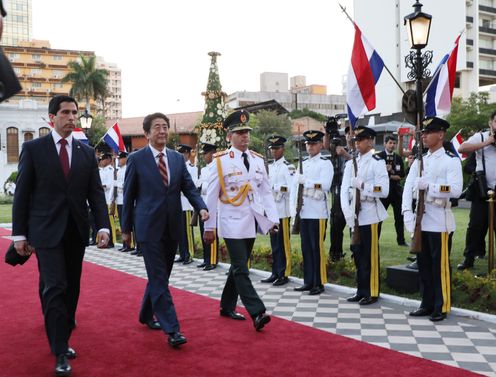安倍总理访问了巴拉圭共和国的亚松森。