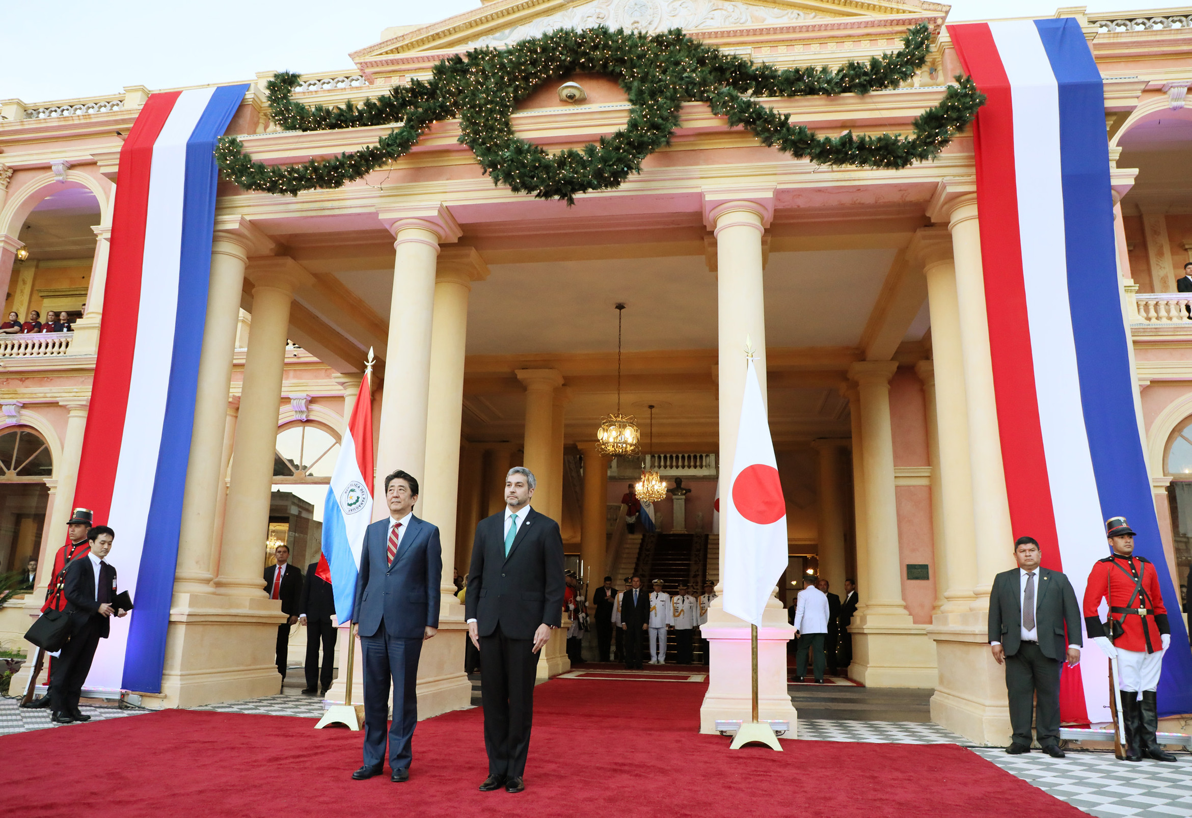 安倍总理访问了巴拉圭共和国的亚松森。