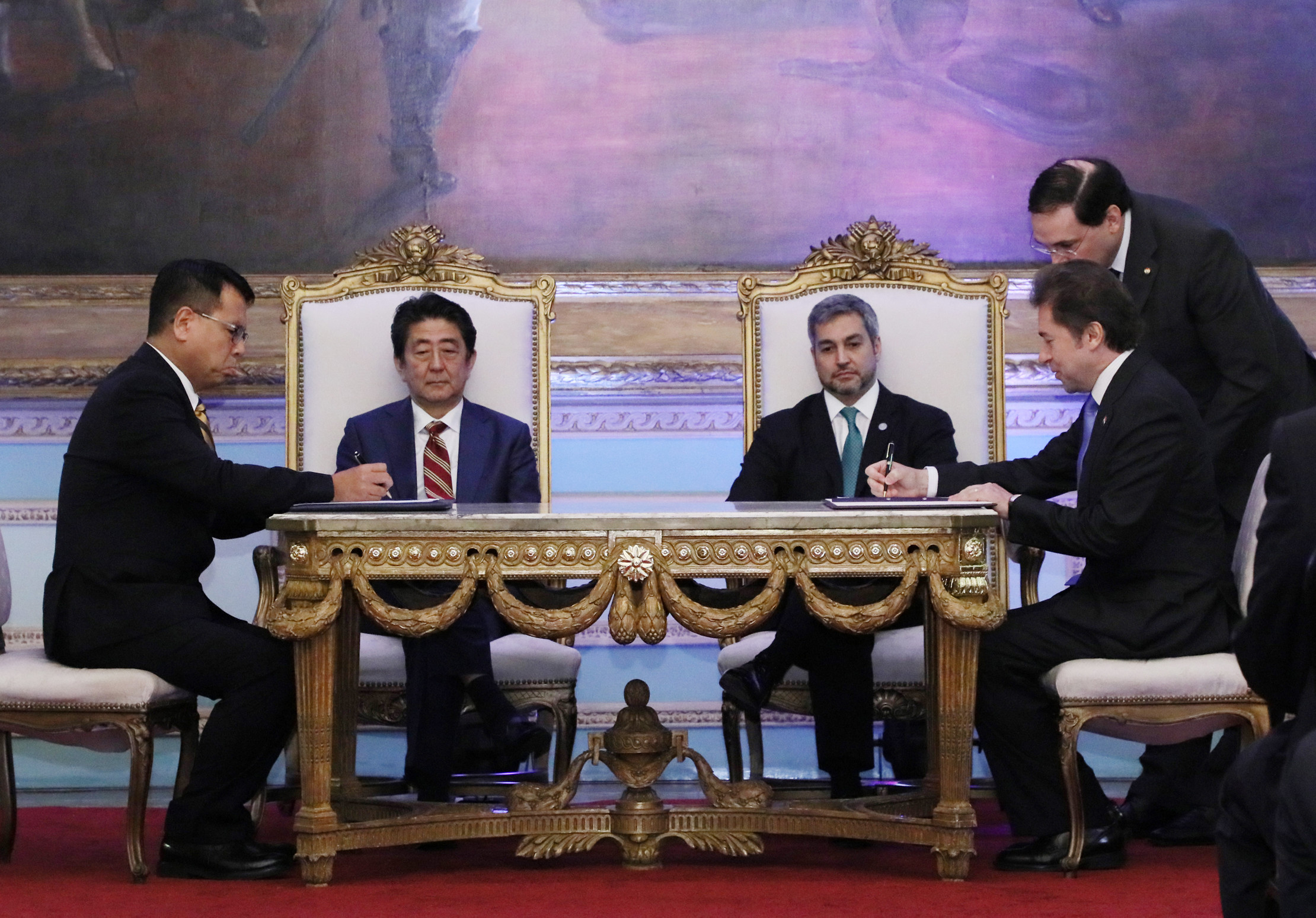 安倍总理访问了巴拉圭共和国的亚松森。