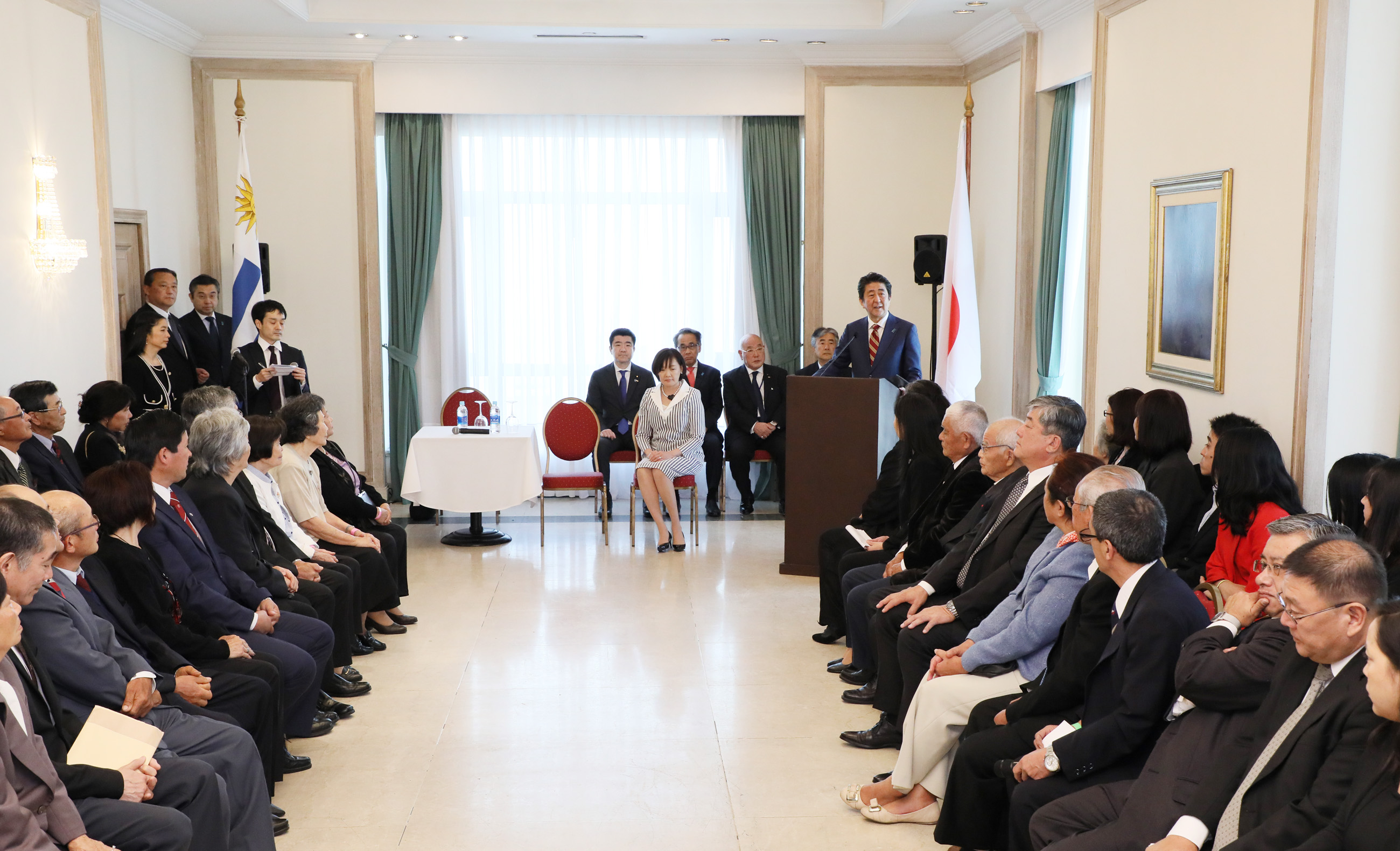 安倍总理访问了乌拉圭东岸共和国的蒙得维的亚。