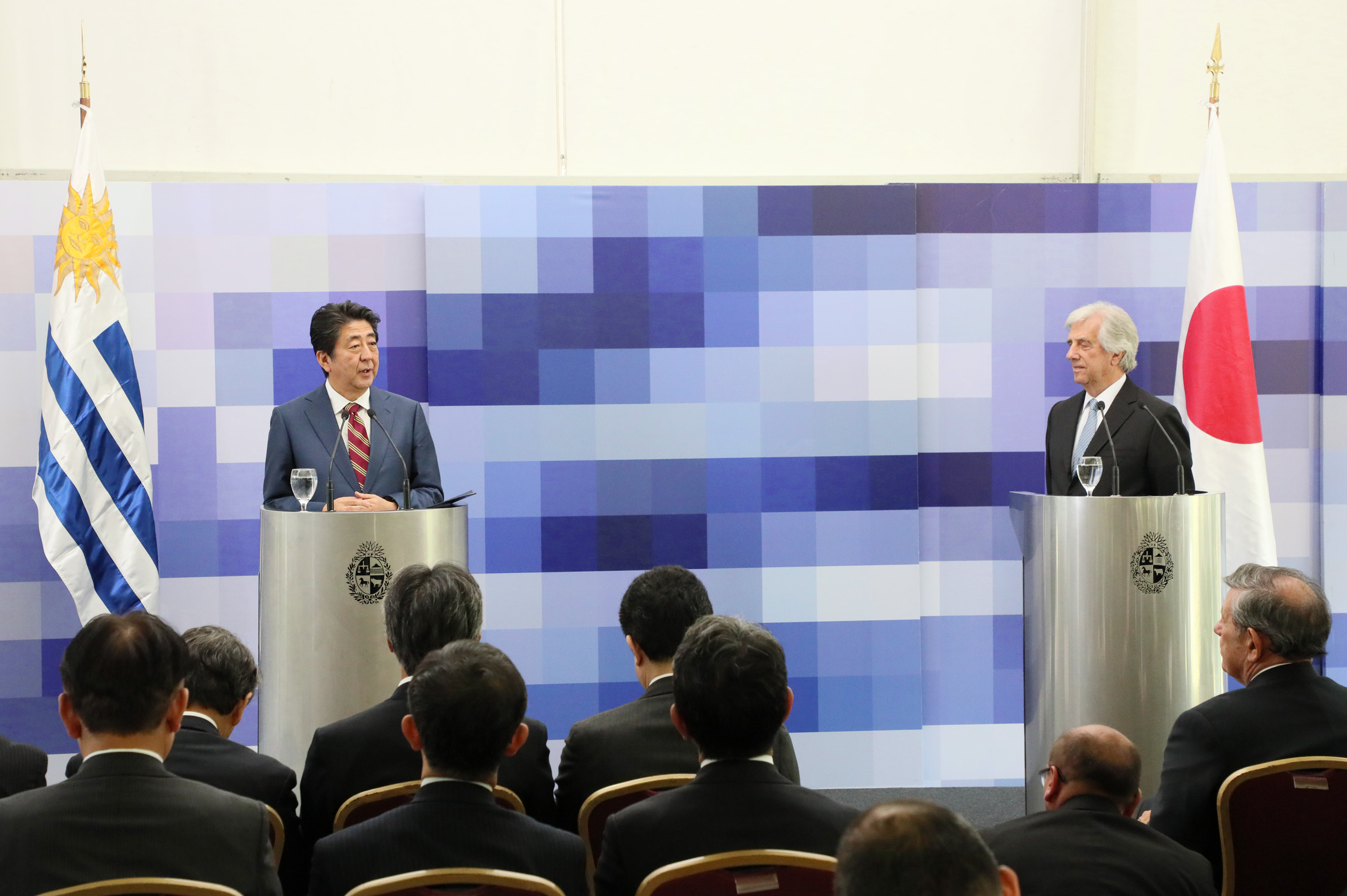 安倍总理访问了乌拉圭东岸共和国的蒙得维的亚。