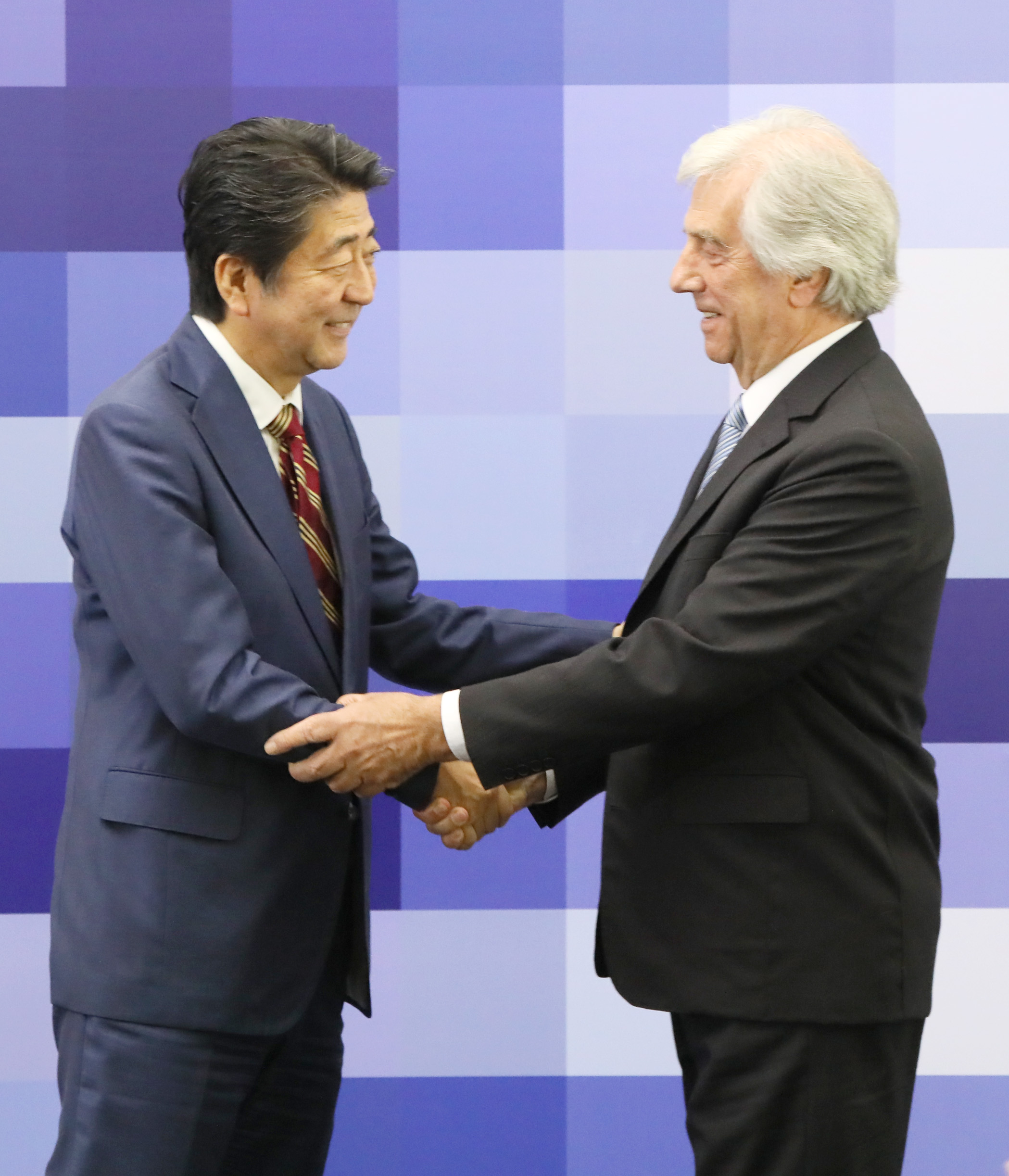 安倍总理访问了乌拉圭东岸共和国的蒙得维的亚。