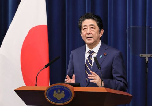安倍总理举行了记者招待会。