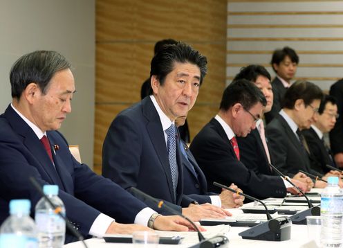 安倍总理在总理大臣官邸召开了第7次有关安全保障与防卫能力的恳谈会。