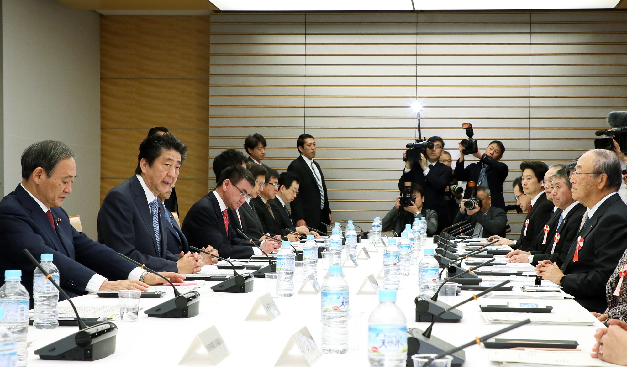 安倍总理在总理大臣官邸召开了第7次有关安全保障与防卫能力的恳谈会。