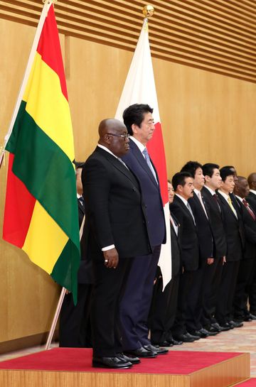 安倍总理在总理大臣官邸与加纳共和国总统纳纳・阿多・丹夸・阿库福-阿多举行了首脑会谈等。