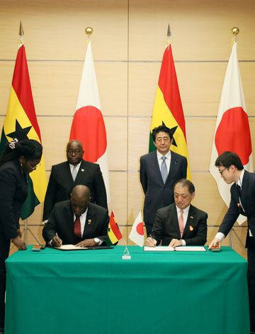 安倍总理在总理大臣官邸与加纳共和国总统纳纳・阿多・丹夸・阿库福-阿多举行了首脑会谈等。