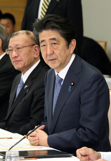 安倍总理在总理大臣官邸召开了第33次行政改革推进会议。