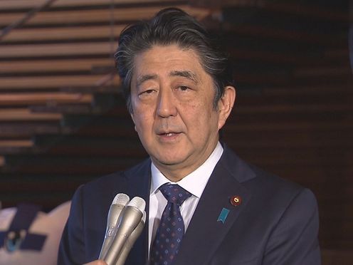安倍总理在总理大臣官邸举行了关于今年年度汉字的记者会。