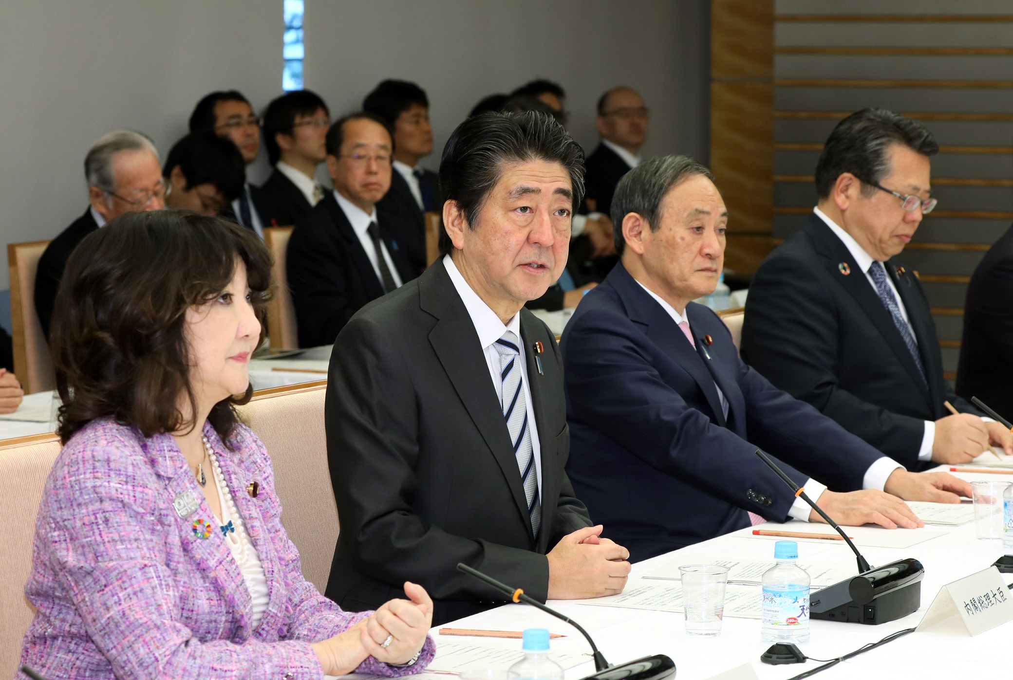 安倍总理在总理大臣官邸召开了第37次国家战略特别区域咨询会议。