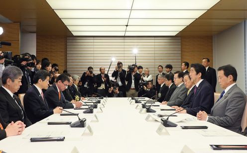 安倍总理在总理大臣官邸召开了有关海上保安体制強化的相关阁僚会议。