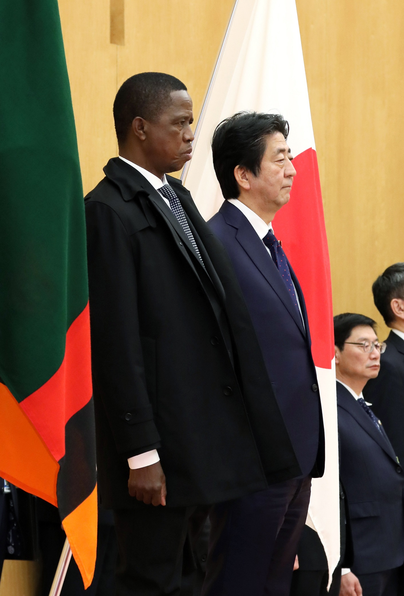 安倍总理在总理大臣官邸与赞比亚共和国总统埃德加・查格瓦・伦古举行了首脑会谈等。