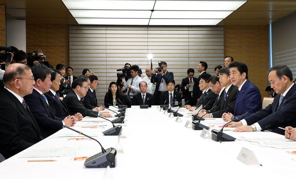 安倍总理在总理大臣官邸出席了第1次认知障碍症对策推进相关阁僚会议。