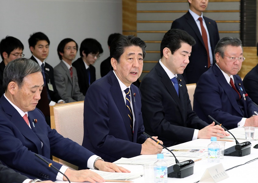 安倍总理在总理大臣官邸召开了第1次日本博览会综合推进会议。