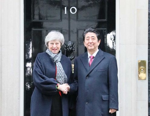 安倍总理访问了英国的伦敦。