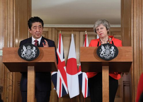 安倍总理访问了英国的伦敦。