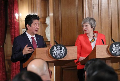 安倍总理访问了英国的伦敦。