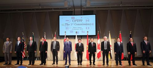 安倍总理出席了在东京都内举行的第1届跨太平洋伙伴关系（TPP）委员会。