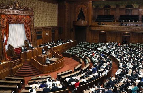 安倍总理在众议院全体会议及参议院全体会议上发表了第198届国会施政方针演说。