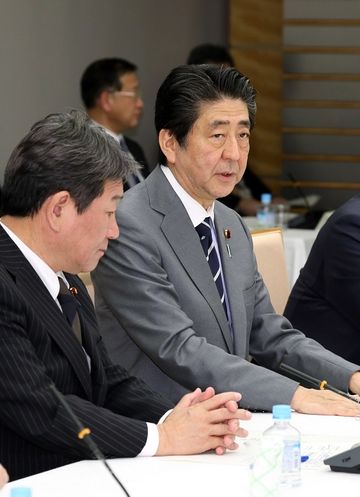 安倍总理在总理大臣官邸召开了第23次未来投资会议。