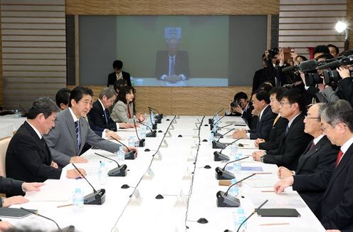 安倍总理在总理大臣官邸召开了第23次未来投资会议。