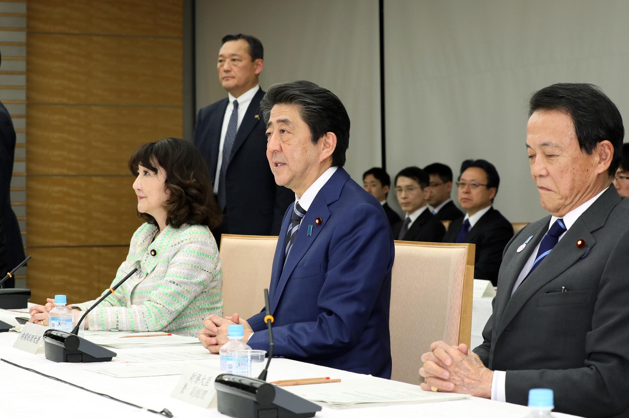 安倍总理在总理大臣官邸召开了第38次国家战略特别区域咨询会议。