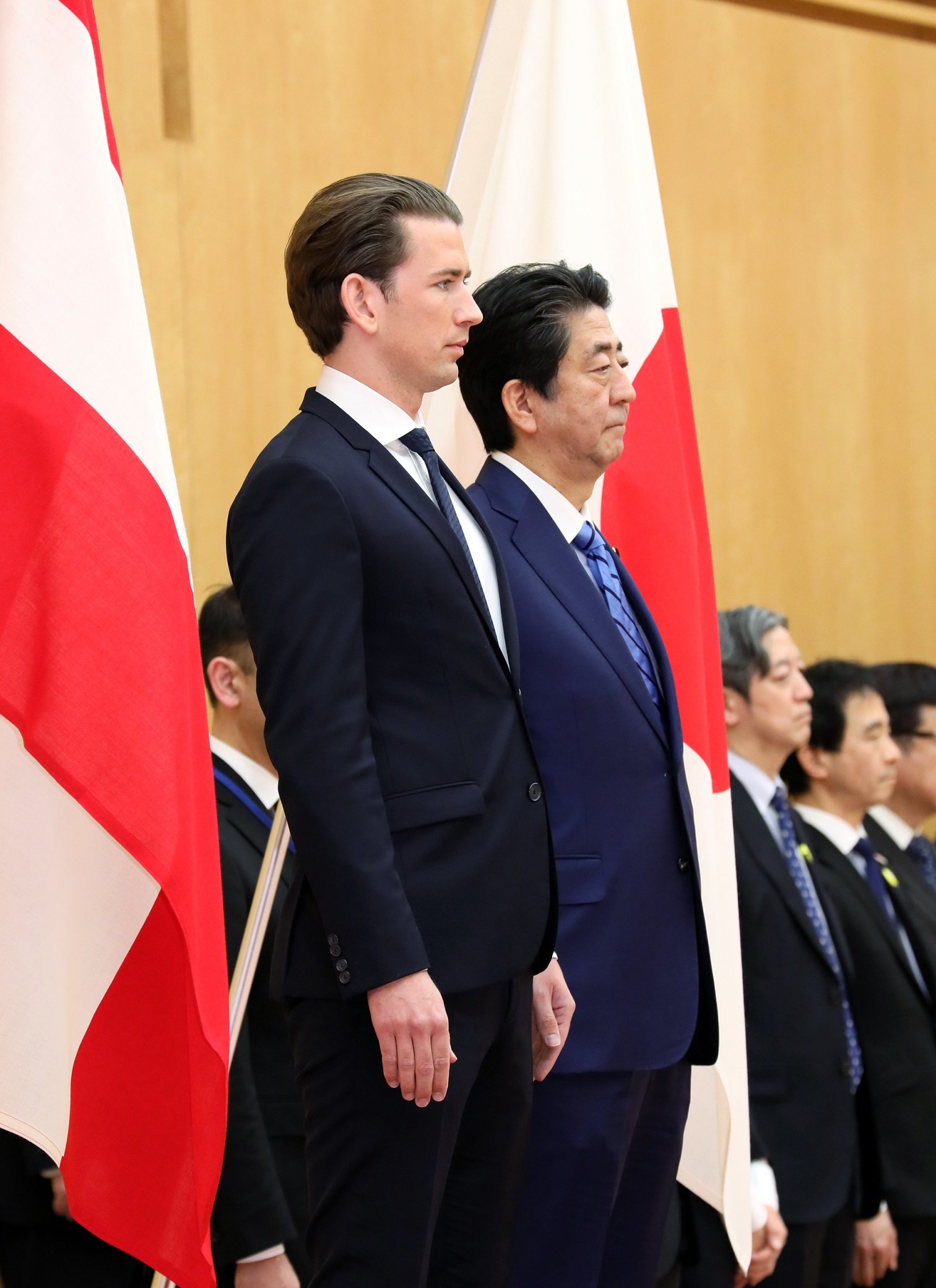 安倍总理在总理大臣官邸与奥地利共和国总理塞巴斯蒂安・库尔茨举行了首脑会谈等。