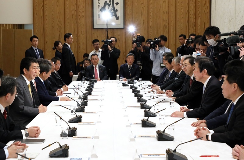 安倍总理在总理大臣官邸出席了政府执政党联络会议。