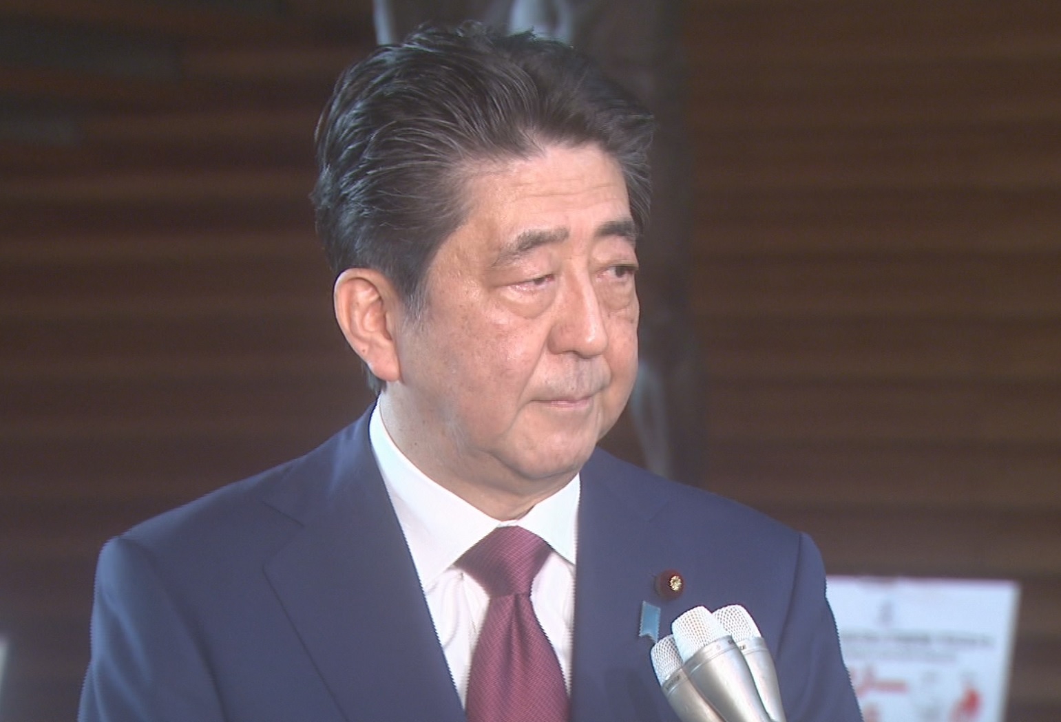 安倍总理在总理大臣官邸举行了关于冲绳县民投票结果的记者会。