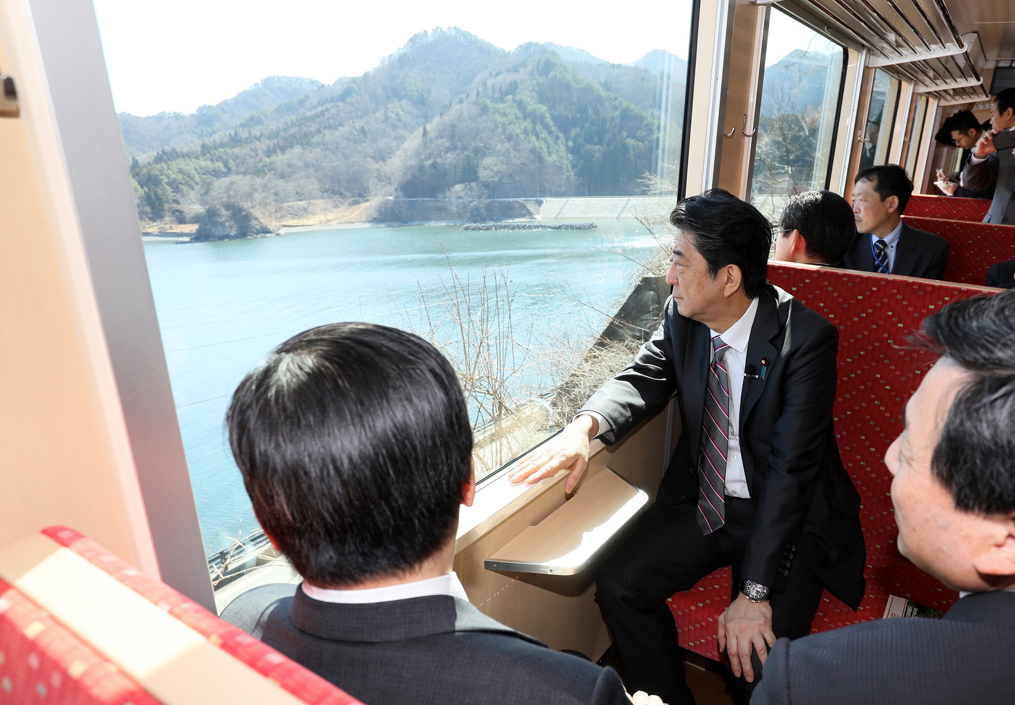 安倍总理访问了岩手县。
