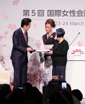 安倍总理出席了在东京都内举行的第5届国际女性会议WAW！/二十国集团妇女会议（W20）。
