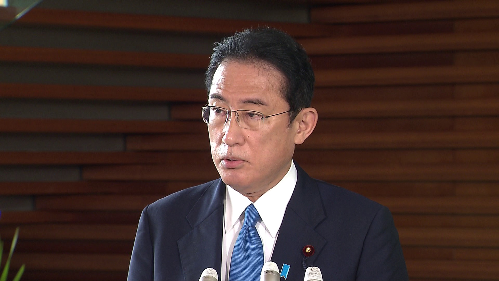 举行关于访问新加坡等的记者会