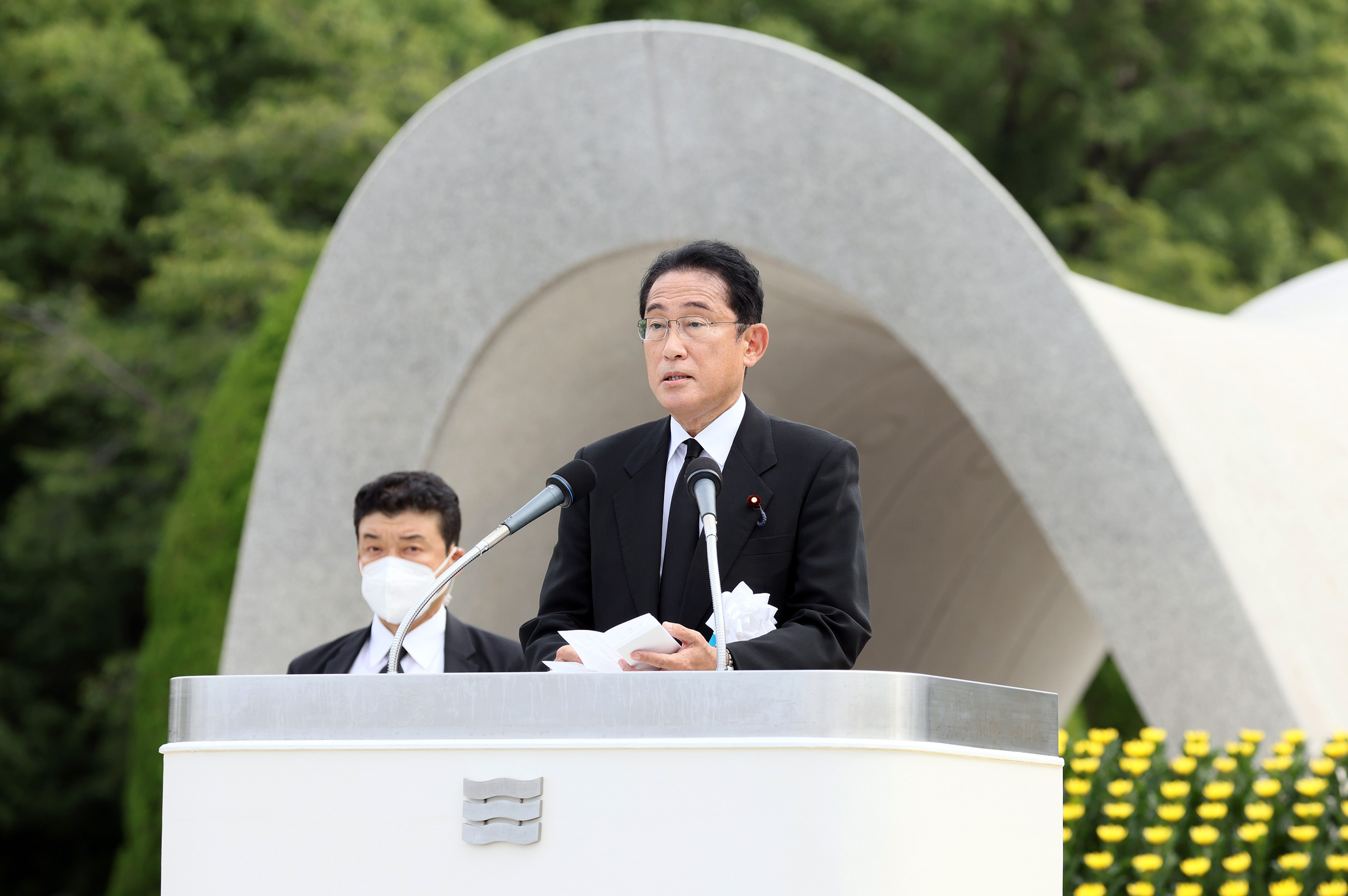 出席广岛市原子弹爆炸遇难者悼念仪式暨和平祈愿仪式等