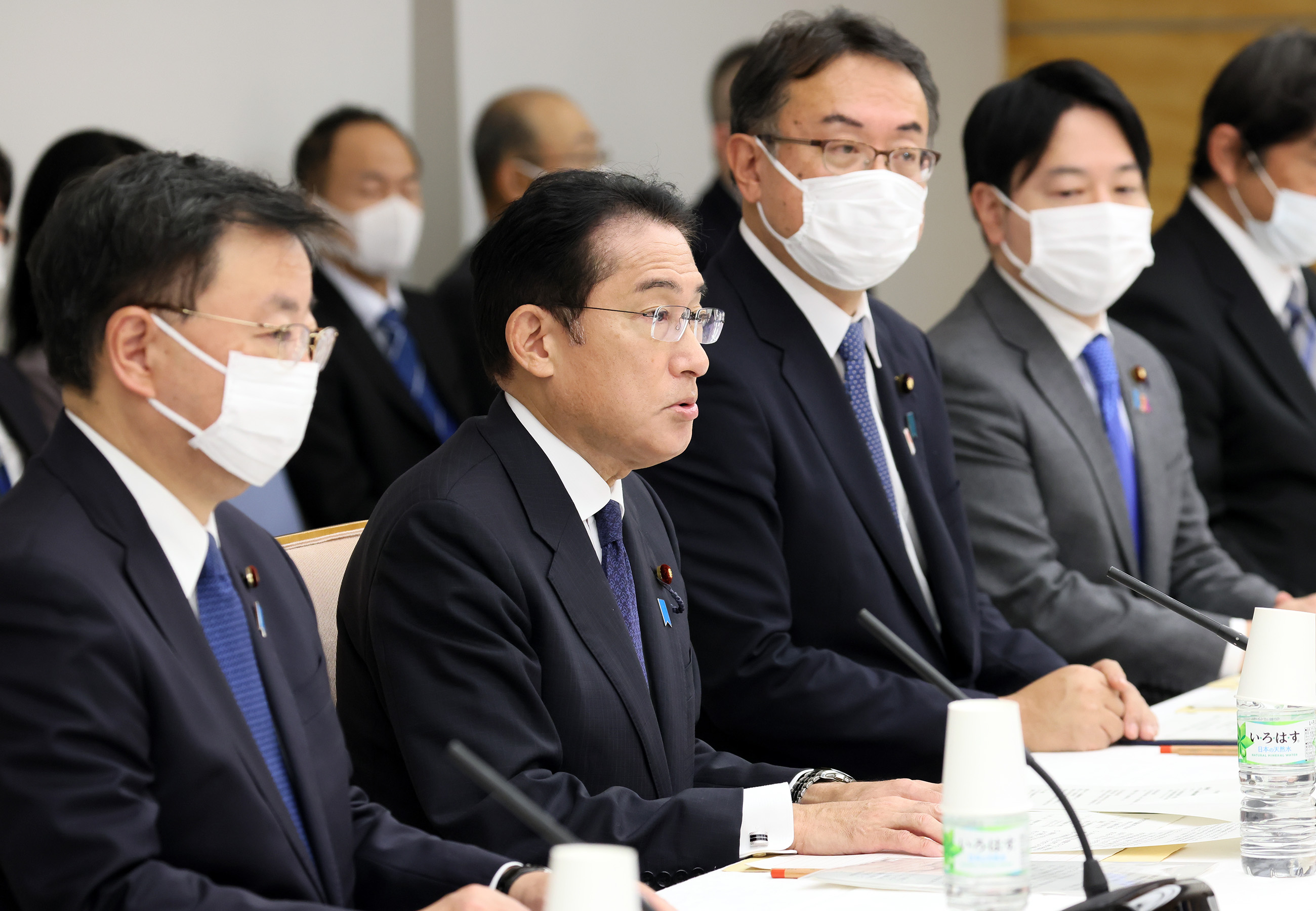 出席中央与地方协商会议