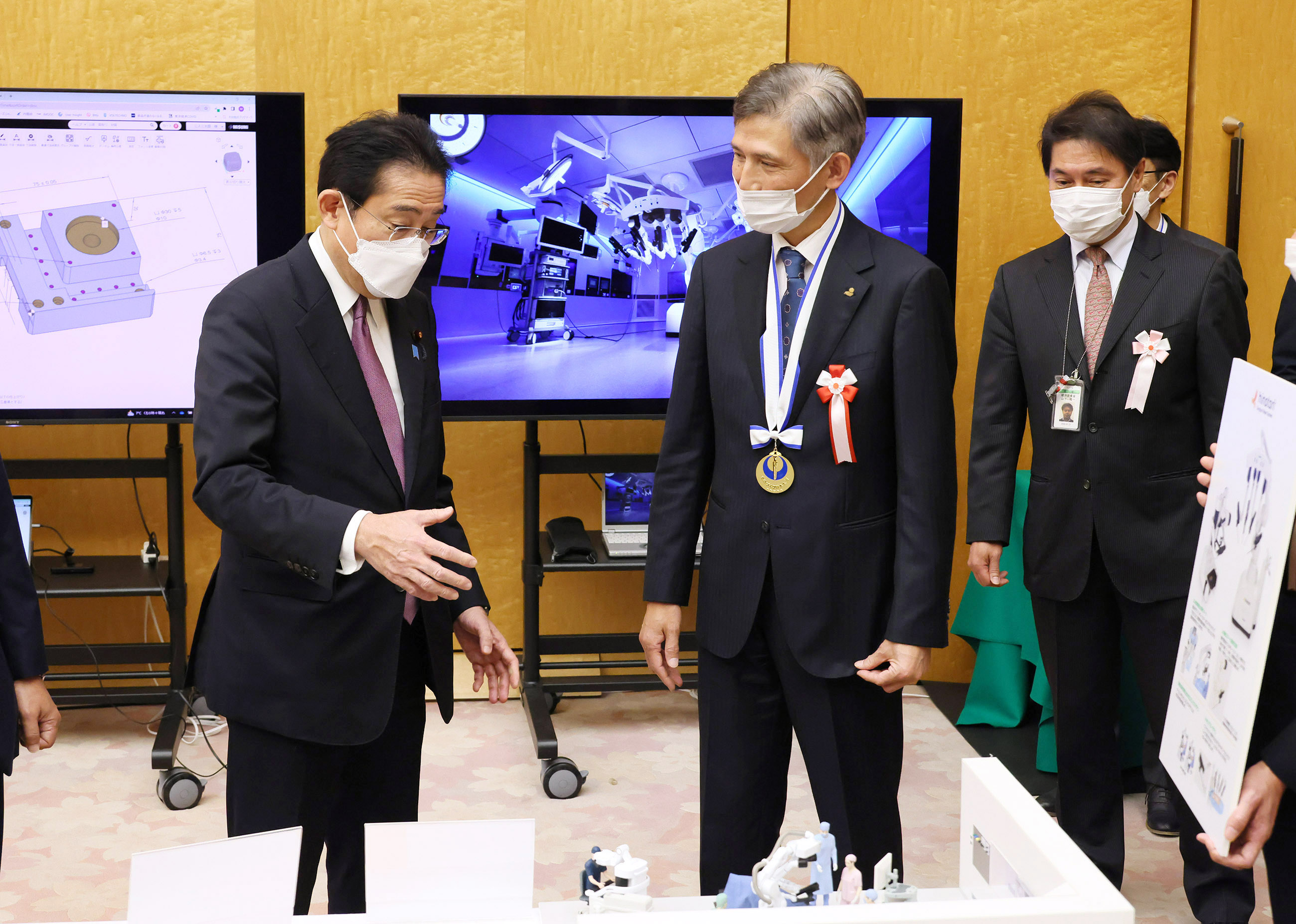 出席日本制造业大奖内阁总理大臣奖表彰仪式及展示会