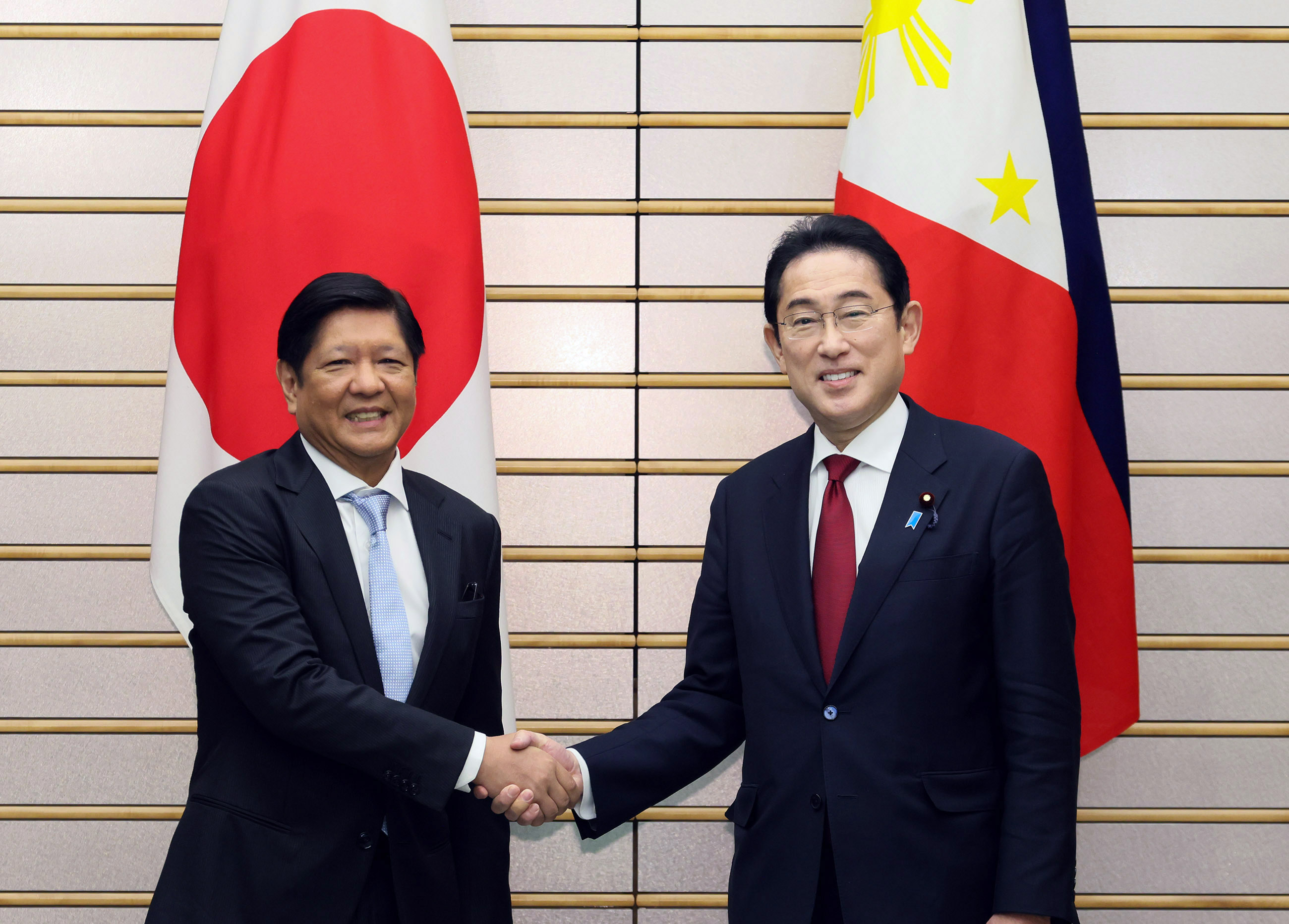 举行日本菲律宾首脑会谈等