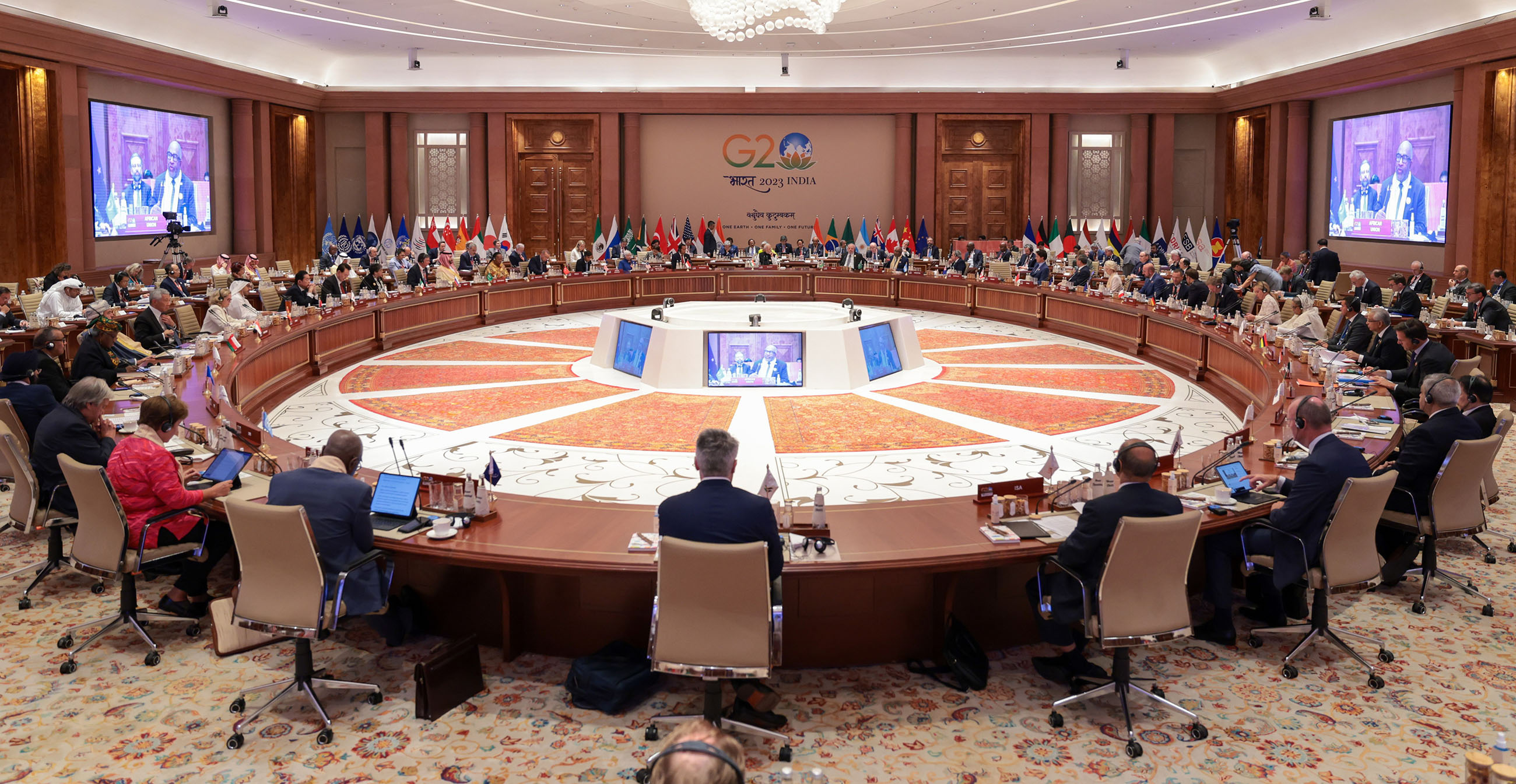 与出席G20新德里峰会的各国首脑会谈　第二天