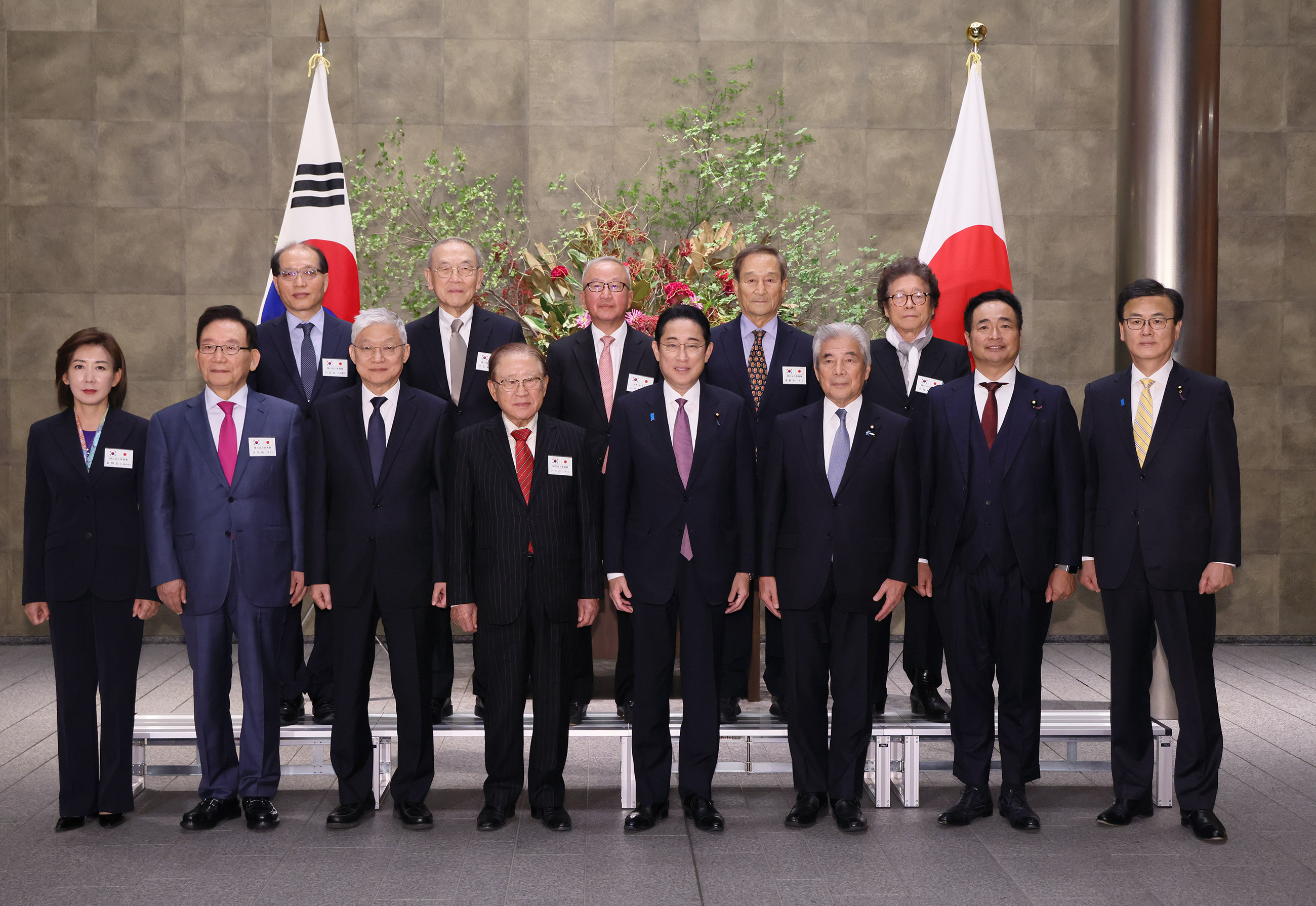 会见日韩･韩日合作委员会成员