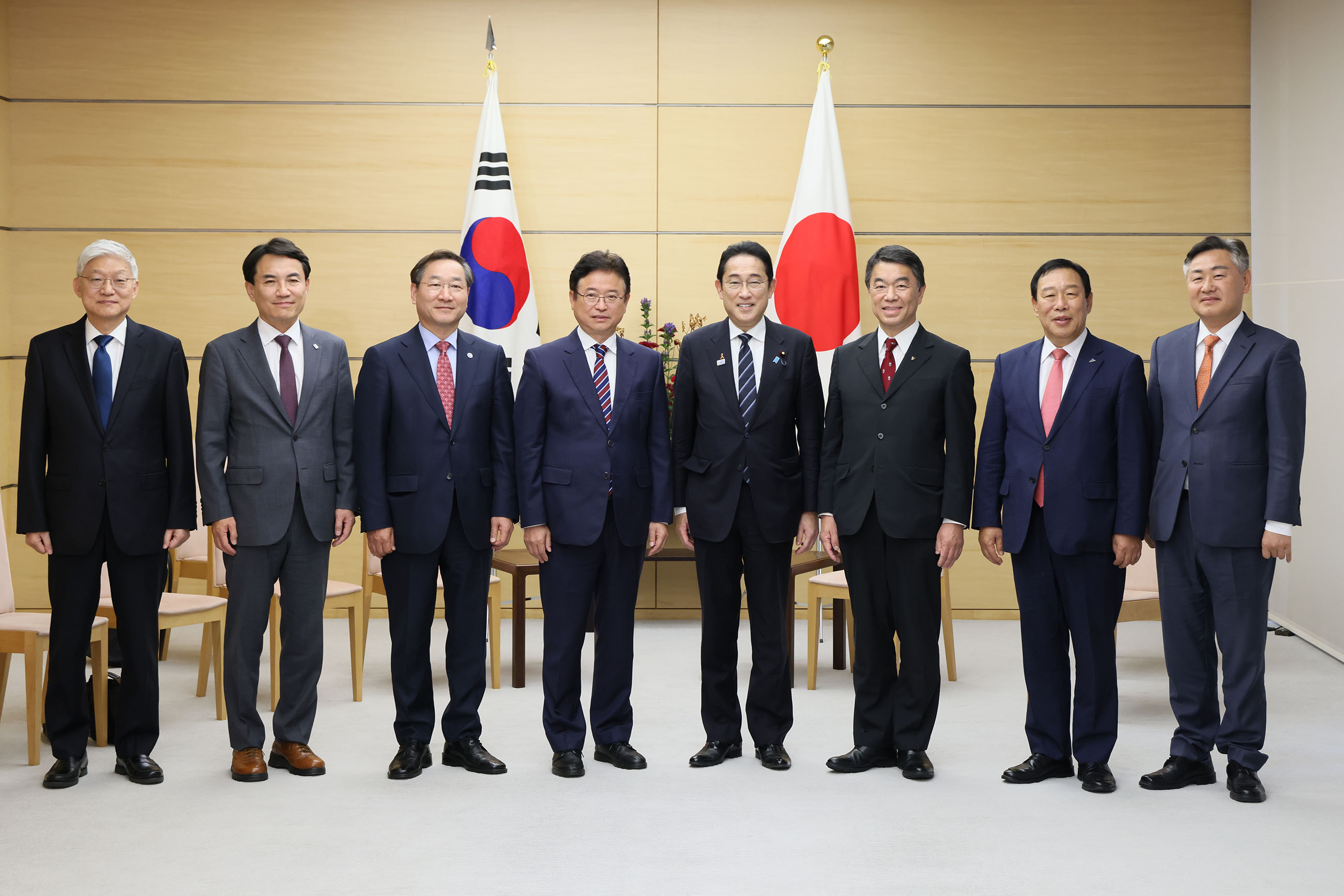 会见日韩知事会议与会韩国知事和市长