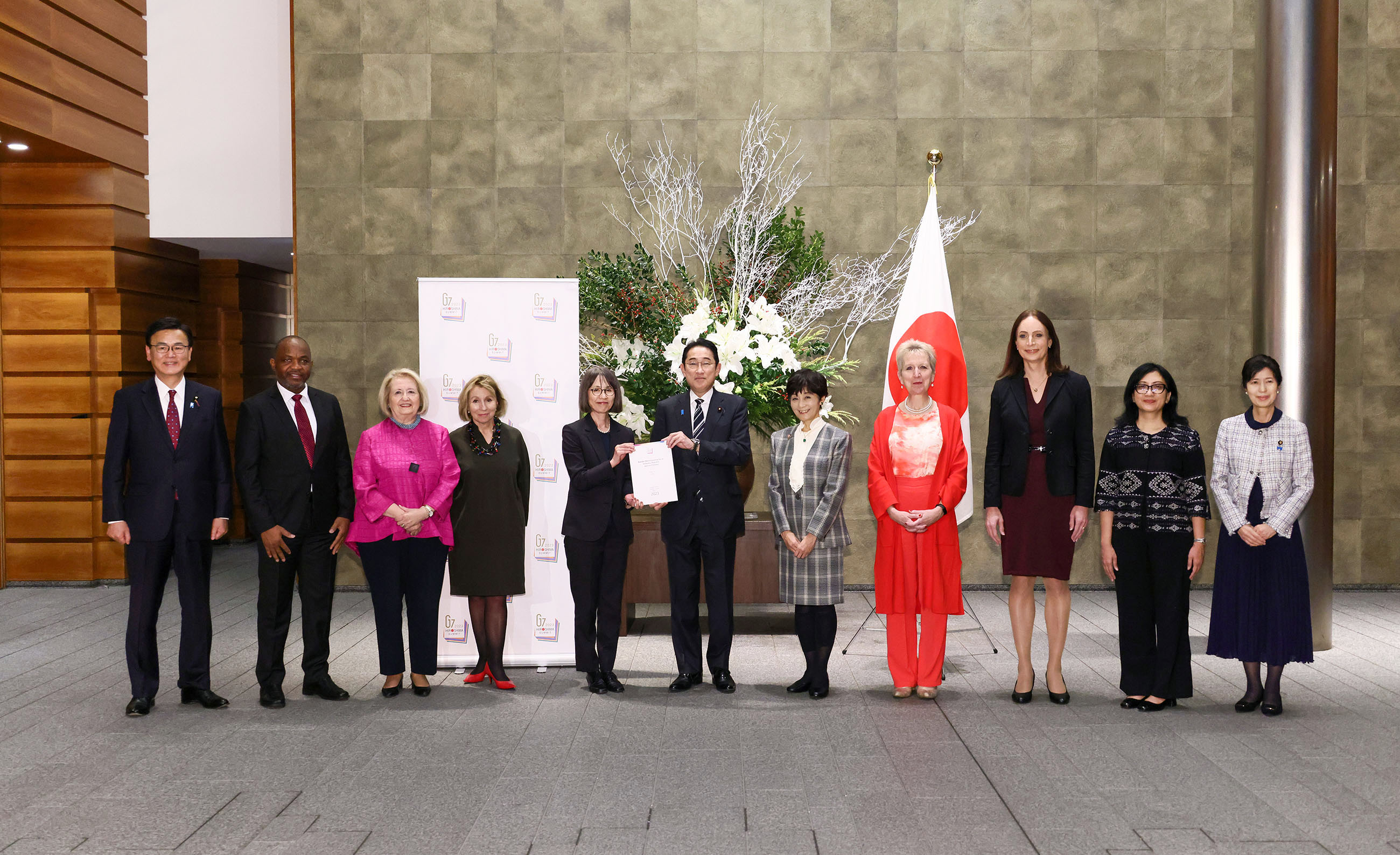 会见七国集团（G7）性别平等咨询委员会（GEAC）代表一行