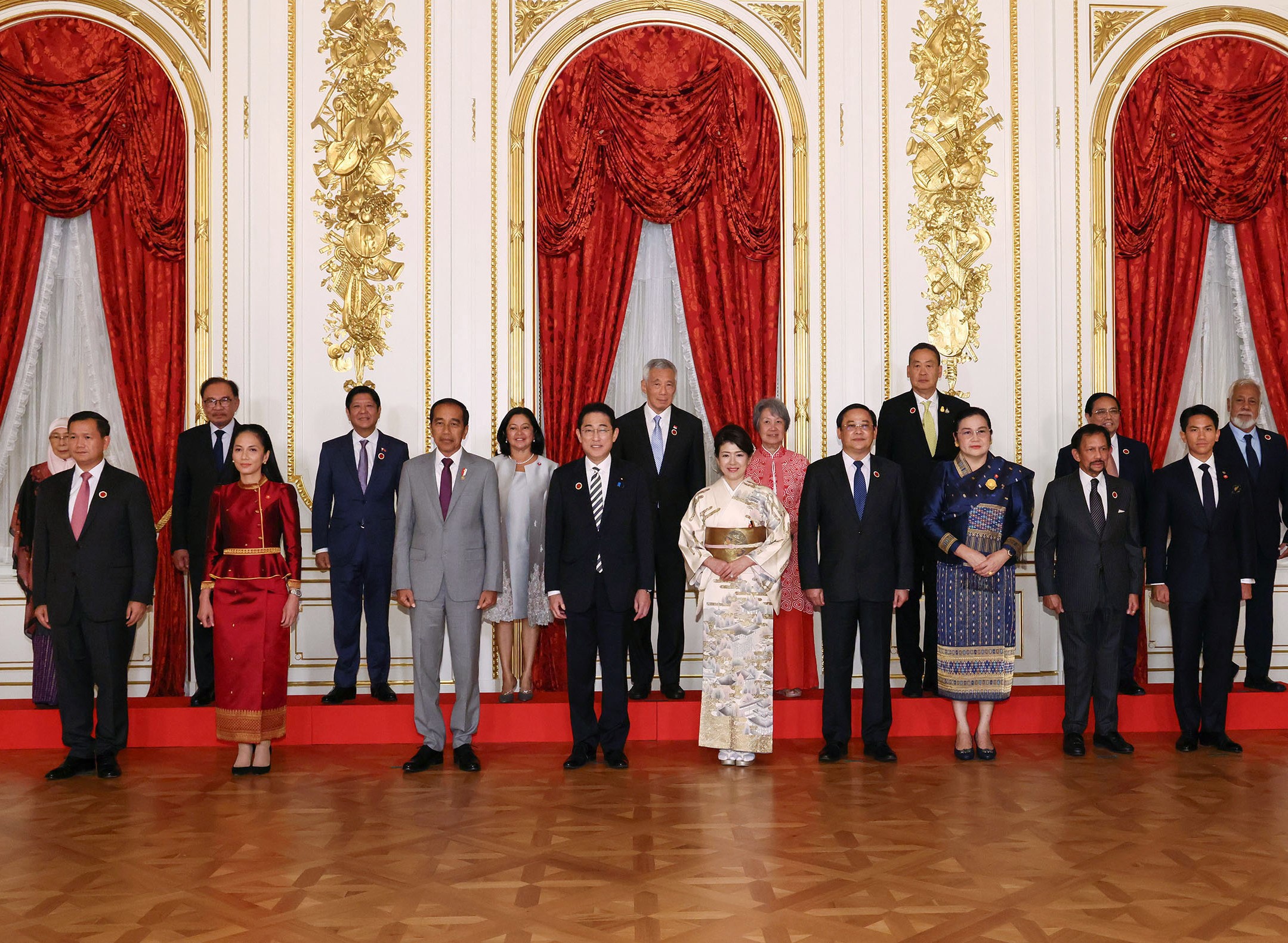 日本-东盟特别峰会首相夫妇举行晚宴