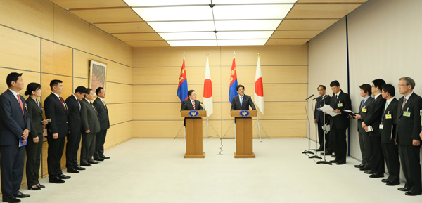 安倍总理在总理大臣官邸举行了日本・蒙古首脑会谈等。
