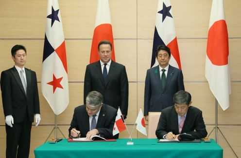 安倍总理在总理大臣官邸与巴拿马共和国总统胡安·卡洛斯·巴雷拉·罗德里格斯举行了首脑会谈等。