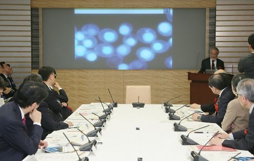 安倍总理在总理大臣官邸召开了第24次综合科学技术・创新会议・2016年第21次经济财政咨询会议的联合会议。