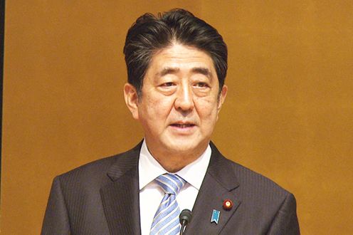 安倍总理出席了在东京都内举行的全国信用金库大会。
