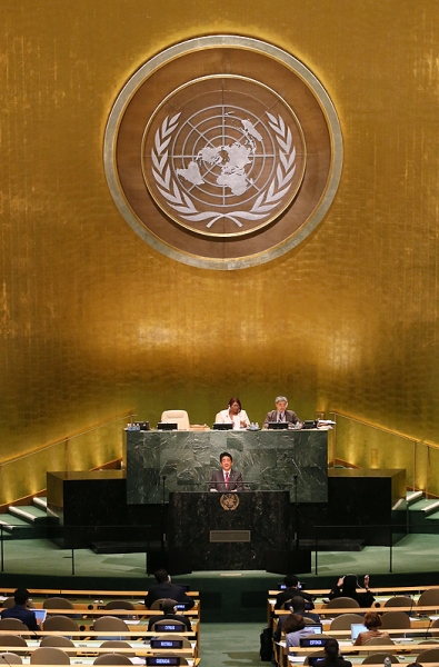 安倍总理访问了美利坚合众国的纽约。