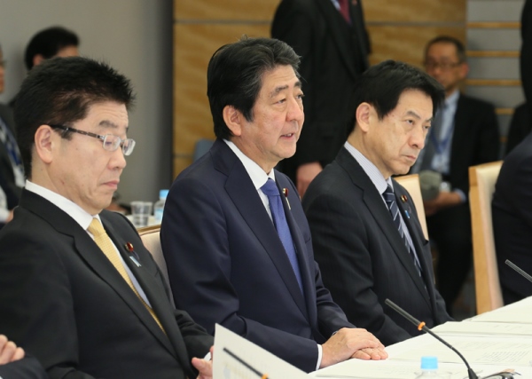 安倍总理在总理大臣官邸召开了第8次“工作方式改革实现会议”。