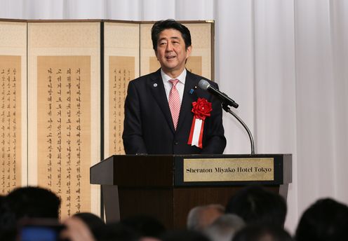 安倍总理出席了在东京都内举行的韩日邦交正常化50周年纪念典礼。