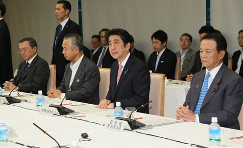 安倍总理在总理大臣官邸召开了2015年第10次经济财政咨询会议。