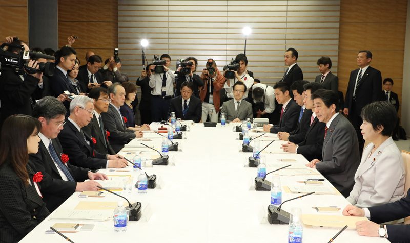 安倍总理在总理大臣官邸召开了第7次信息保全咨询会议。